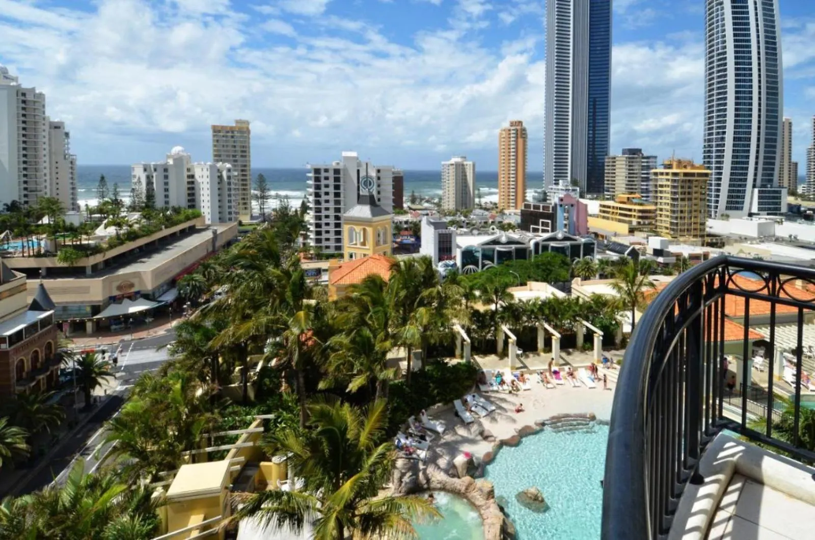 Tropical Luxurious Retreat Apartment Gold Coast Australia