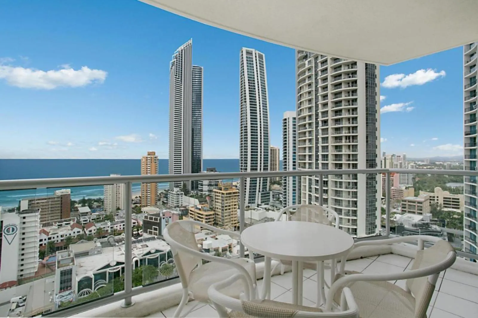 Tropical Luxurious Retreat Apartment Gold Coast Australia