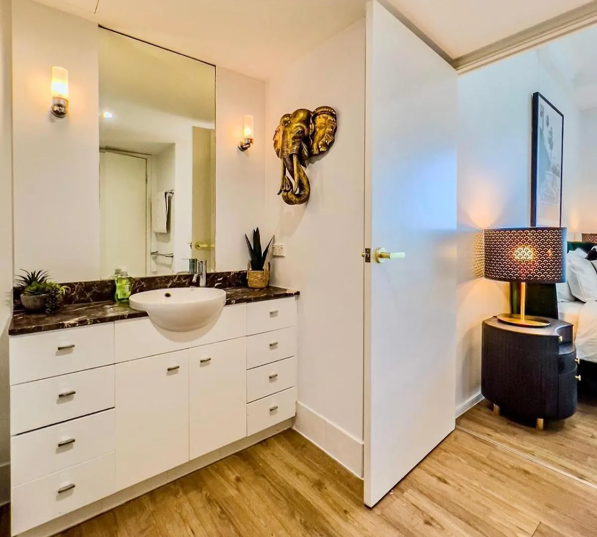 Tropical Luxurious Retreat Apartment Gold Coast