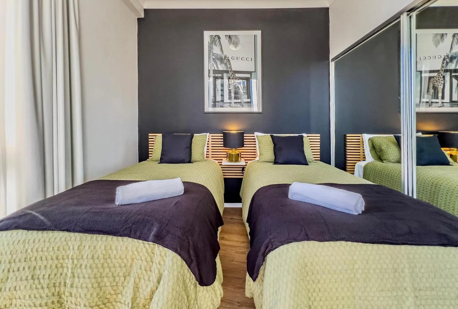 Tropical Luxurious Retreat Apartment Gold Coast Australia