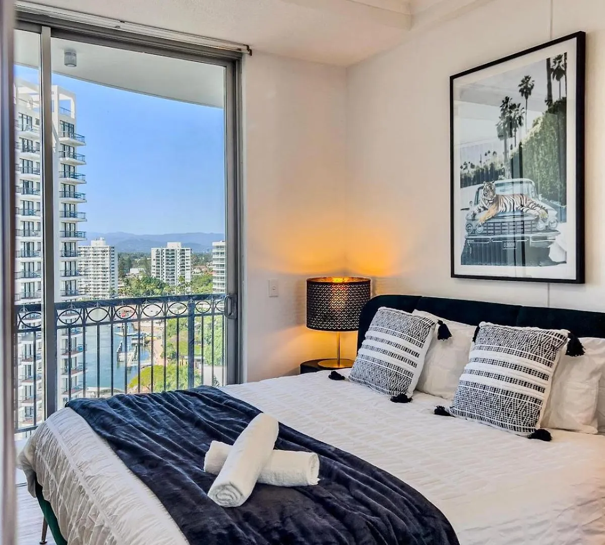 Tropical Luxurious Retreat Apartment Gold Coast Australia