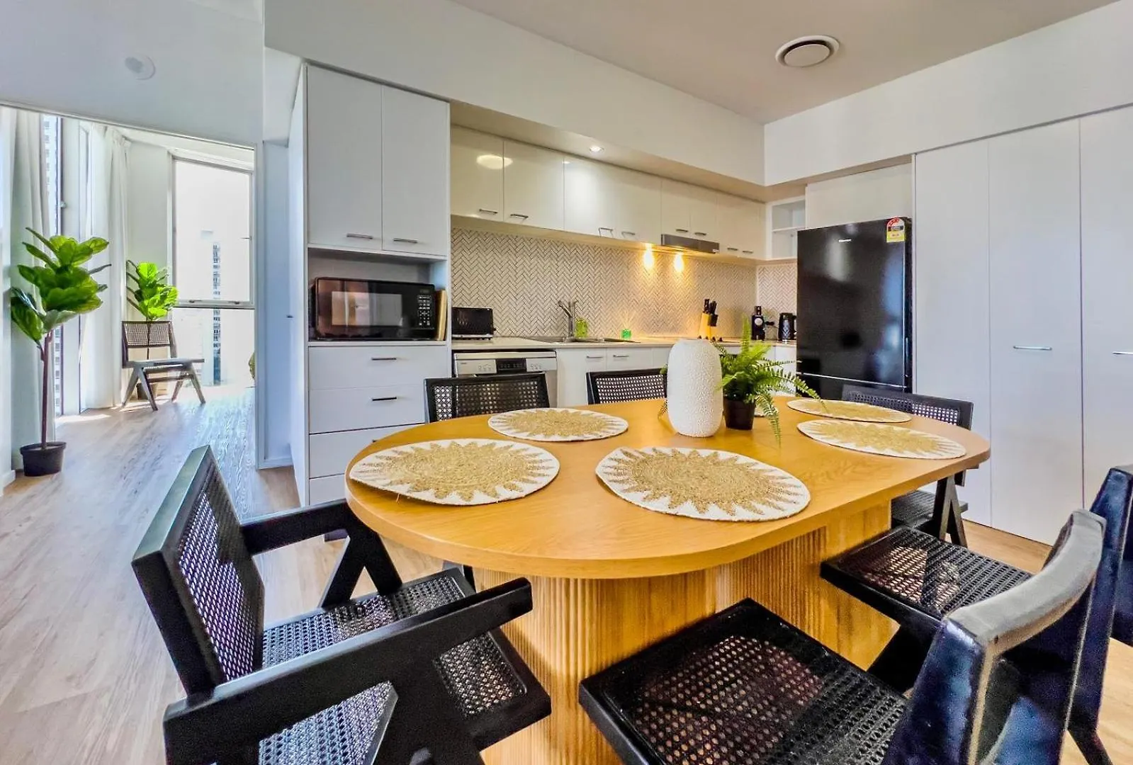 Tropical Luxurious Retreat Apartment Gold Coast Australia