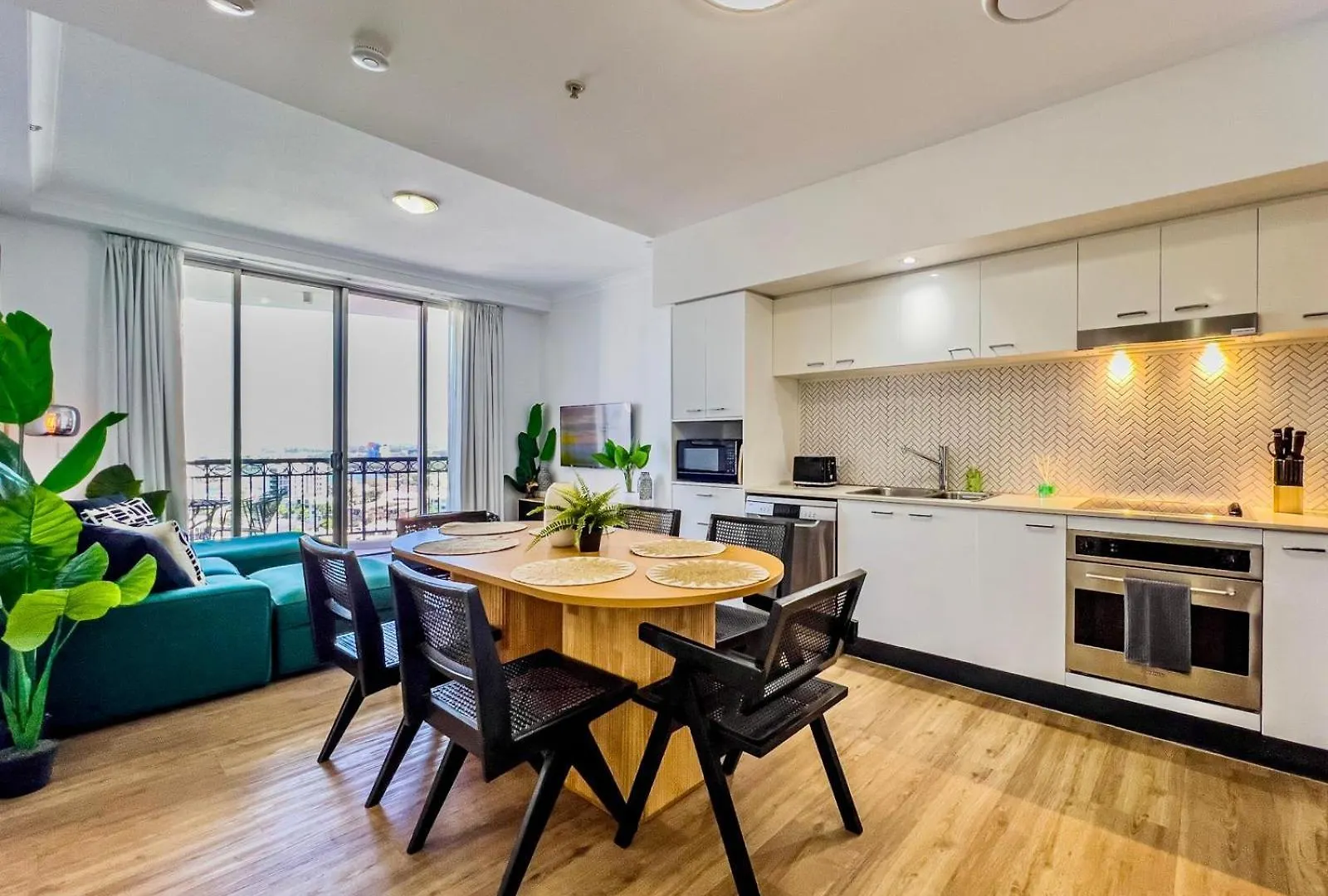 Tropical Luxurious Retreat Apartment Gold Coast Australia