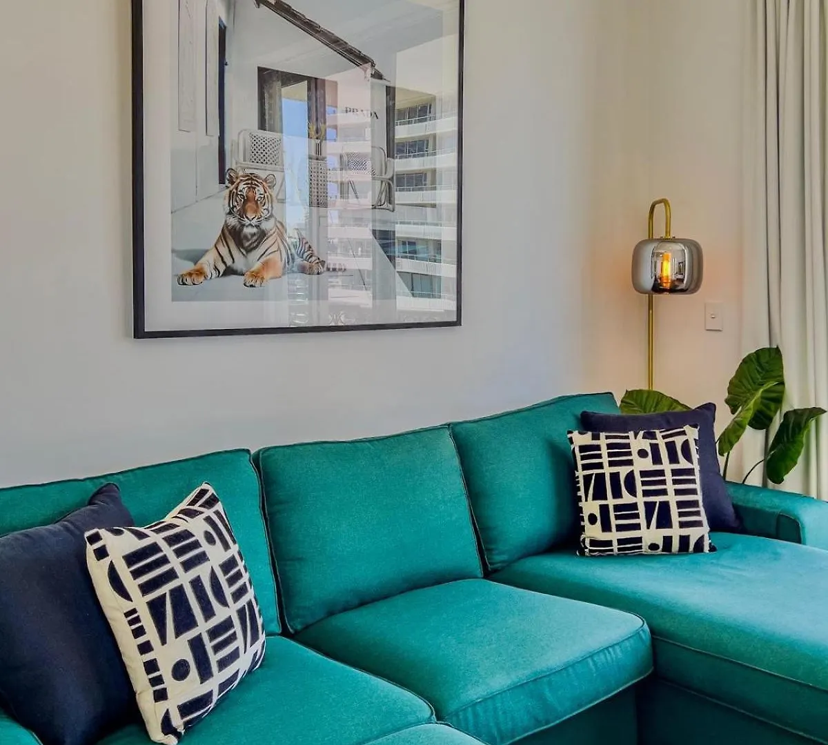 Tropical Luxurious Retreat Apartment Gold Coast Australia